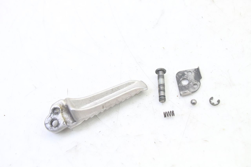 photo de CALE PIED ARRIERE GAUCHE SUZUKI SV S 650 (2003 - 2009)