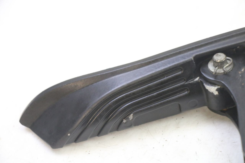 photo de CALE PIED ARRIERE GAUCHE APRILIA SXR 50 (2021 - 2023)