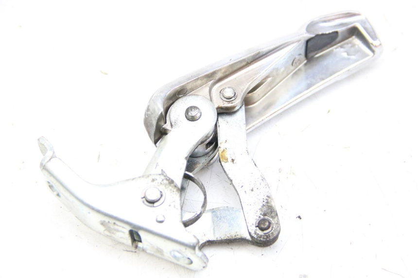 photo de CALE PIED ARRIERE GAUCHE PIAGGIO VESPA GRANTURISMO 125 (2003 - 2007)