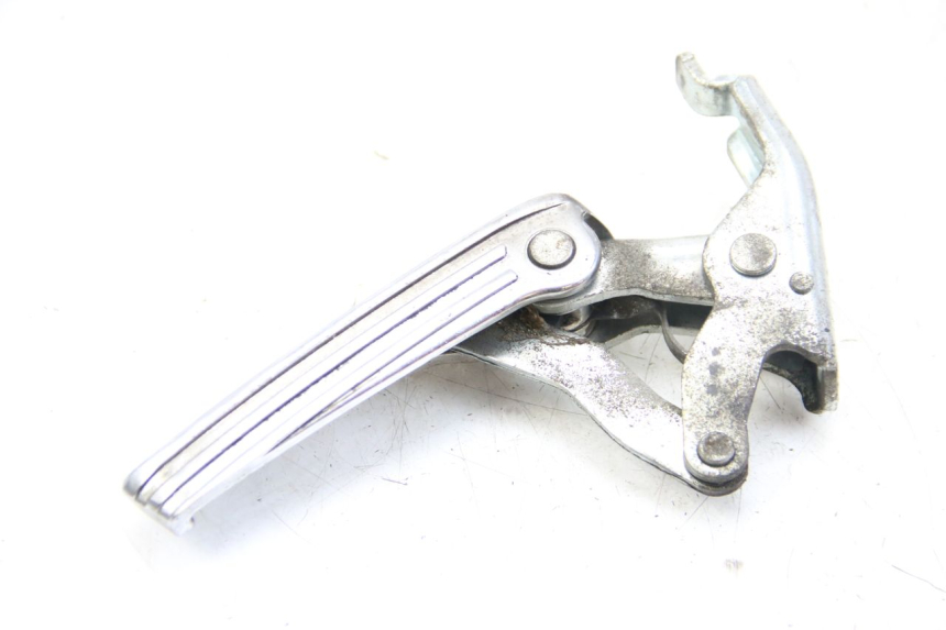 photo de CALE PIED ARRIERE GAUCHE PIAGGIO VESPA GRANTURISMO 125 (2003 - 2007)