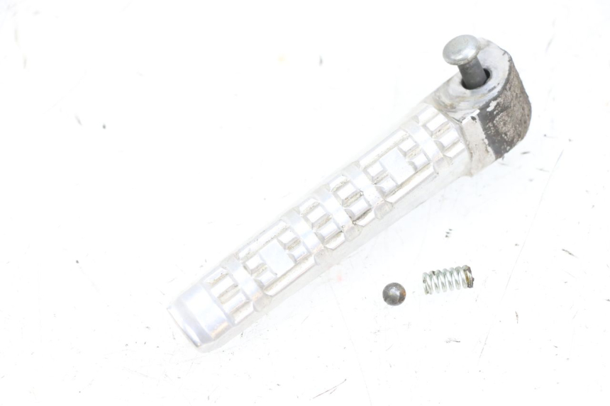 photo de CALE PIED ARRIERE GAUCHE YAMAHA X-MAX XMAX 125 (2010 - 2013) - Vue principale