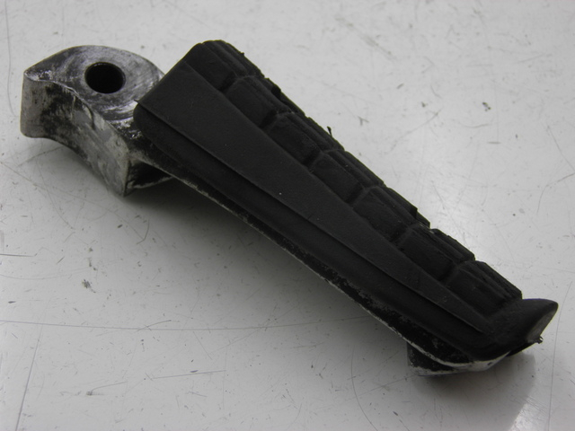 photo de CALE PIED ARRIERE GAUCHE YAMAHA XJS DIVERSION 600 (1997 - 1999) - Vue principale