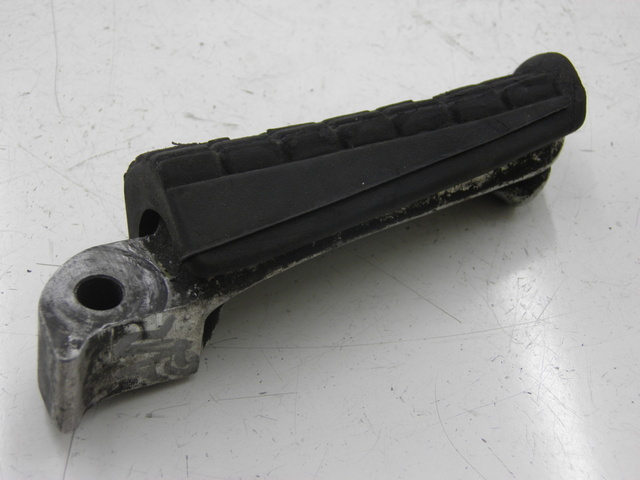 photo de CALE PIED ARRIERE GAUCHE YAMAHA XJS DIVERSION 600 (1997 - 1999) - Zoom état d’usage