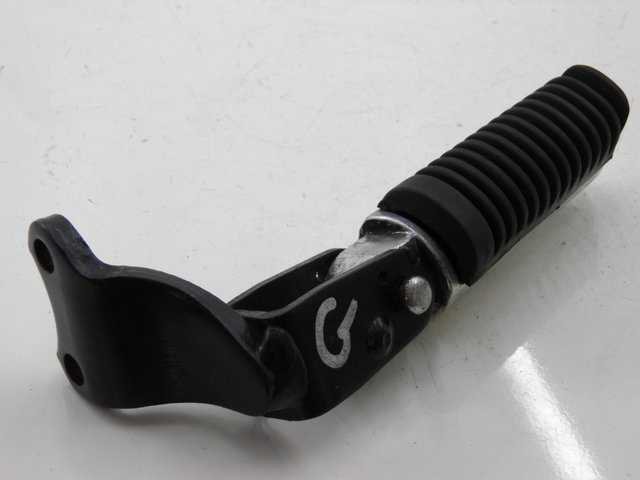 photo de CALE PIED ARRIERE GAUCHE YAMAHA XMAX X-MAX 125 (2006 - 2009)