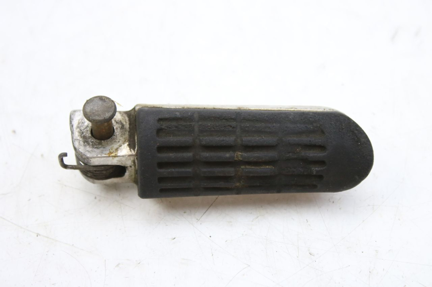 photo de CALE PIED AVANT DROIT HONDA CBF 500 (2004 - 2007)