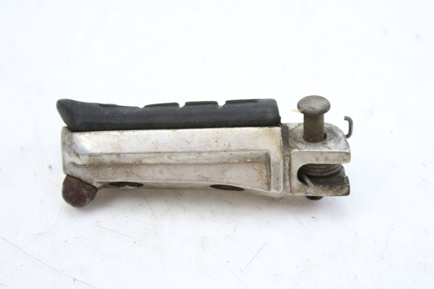 photo de CALE PIED AVANT DROIT HONDA CBF 500 (2004 - 2007)