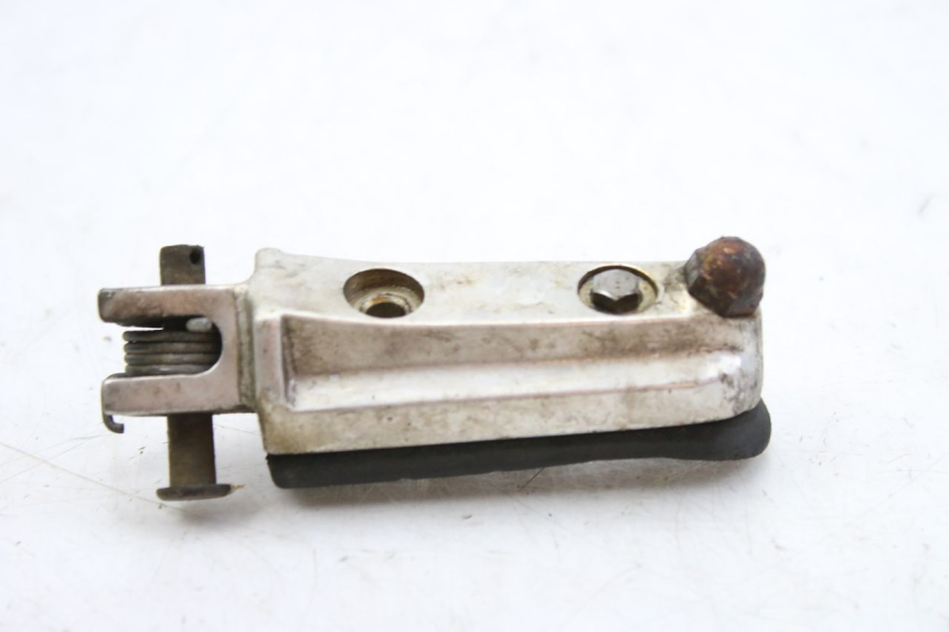 photo de CALE PIED AVANT DROIT HONDA CBF 500 (2004 - 2007)