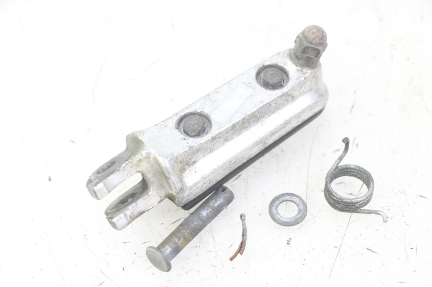 photo de CALE PIED AVANT DROIT HONDA CBF 500 (2004 - 2007)