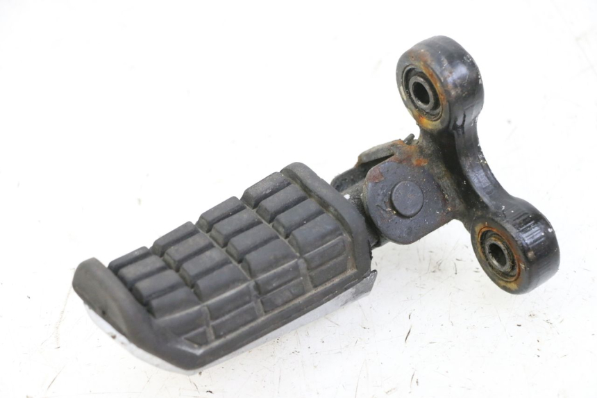 photo de CALE PIED AVANT DROIT YAMAHA FJ 36Y 1100 (1984 - 1985)