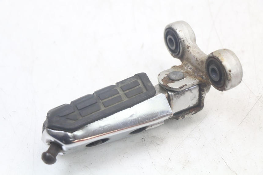 photo de CALE PIED AVANT DROIT YAMAHA FJ 3CX 1200 (1986 - 1996)