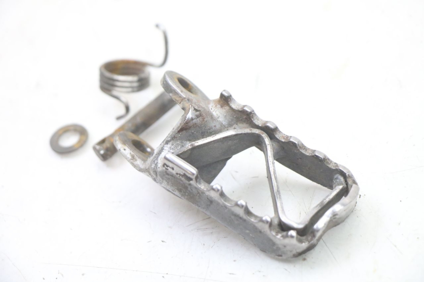photo de CALE PIED AVANT DROIT HONDA CR 85 (2003 - 2007)
