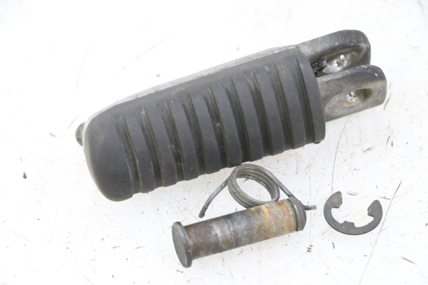 photo de CALE PIED AVANT DROIT KAWASAKI ZR7 ZR-7 S 750 (1999 - 2004)