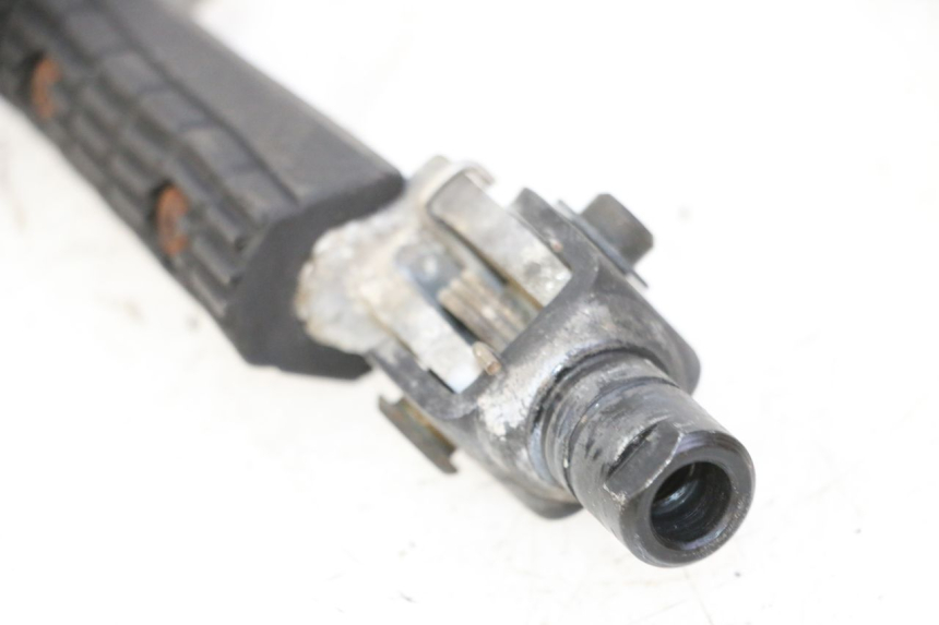 photo de CALE PIED AVANT DROIT TRIUMPH SPRINT 900 (1995 - 1998)