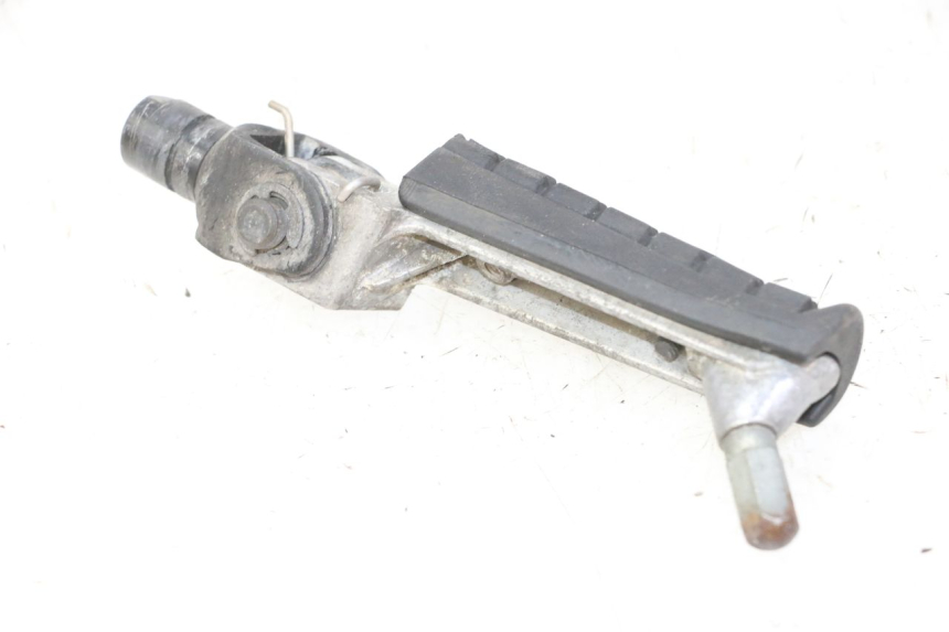 photo de CALE PIED AVANT DROIT TRIUMPH SPRINT 900 (1995 - 1998)