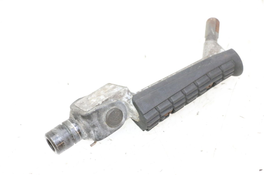 photo de CALE PIED AVANT DROIT TRIUMPH SPRINT 900 (1995 - 1998)