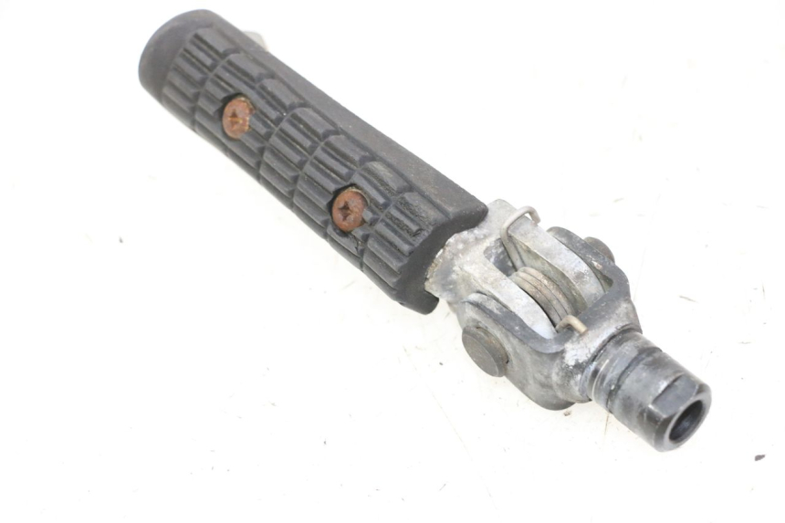 photo de CALE PIED AVANT DROIT TRIUMPH SPRINT 900 (1995 - 1998)