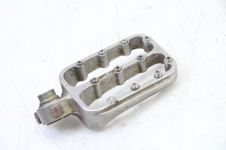photo de CALE PIED AVANT DROIT KTM SUPERENDURO R 950 (2005 - 2009)