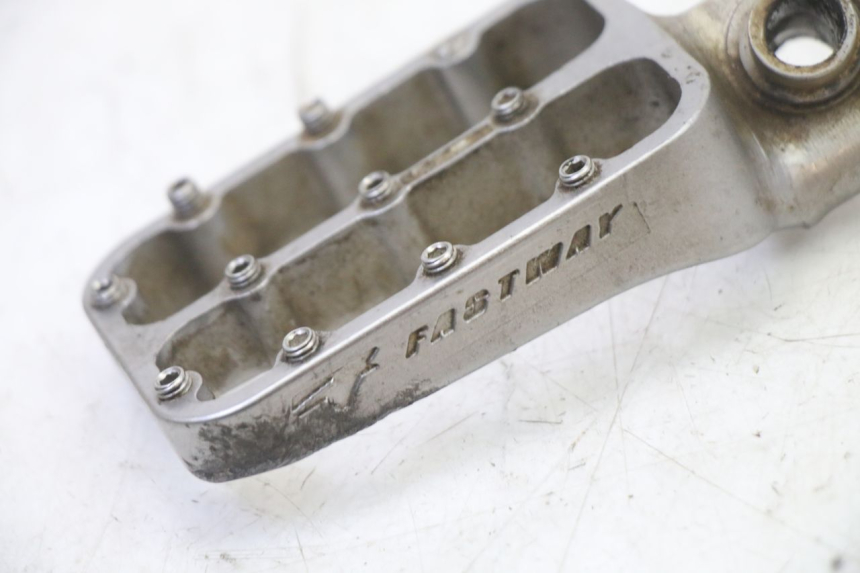 photo de CALE PIED AVANT DROIT KTM SUPERENDURO R 950 (2005 - 2009)