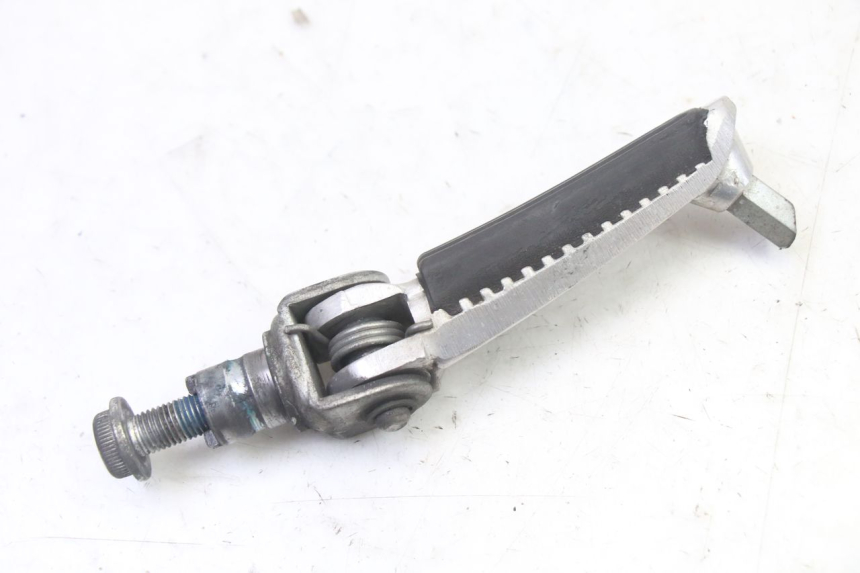 photo de CALE PIED AVANT DROIT SUZUKI SV S 650 (2003 - 2009)
