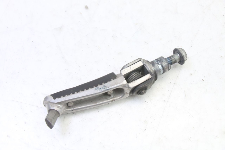 photo de CALE PIED AVANT DROIT SUZUKI SV S 650 (2003 - 2009)
