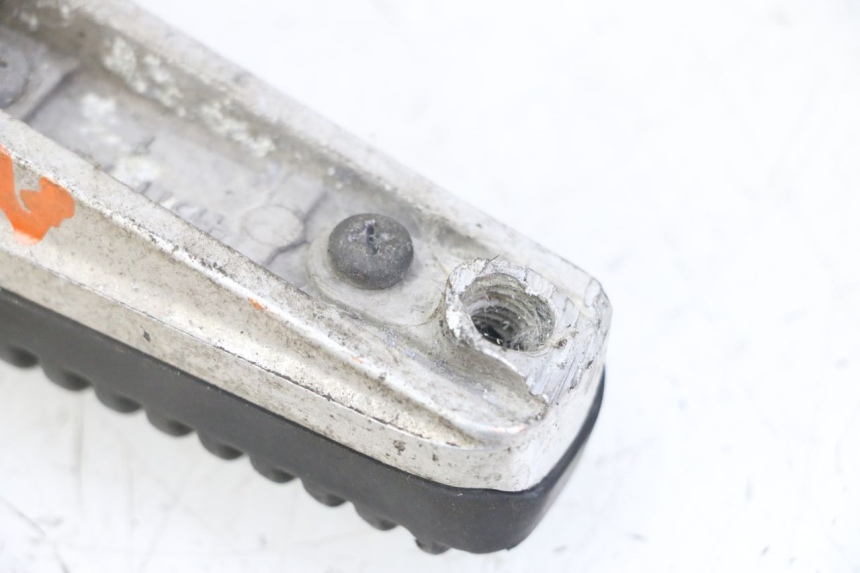 photo de CALE PIED AVANT DROIT YAMAHA XJ6 ABS 600 (2008 - 2016)