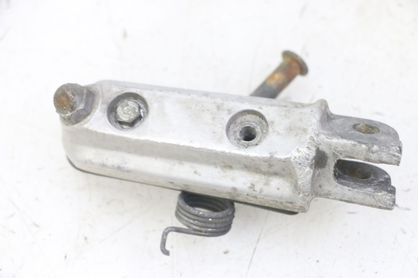 photo de CALE PIED AVANT GAUCHE HONDA CBF 500 (2004 - 2007)