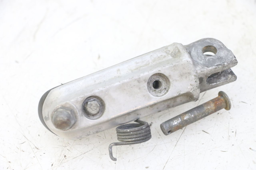 photo de CALE PIED AVANT GAUCHE HONDA CBF 500 (2004 - 2007)