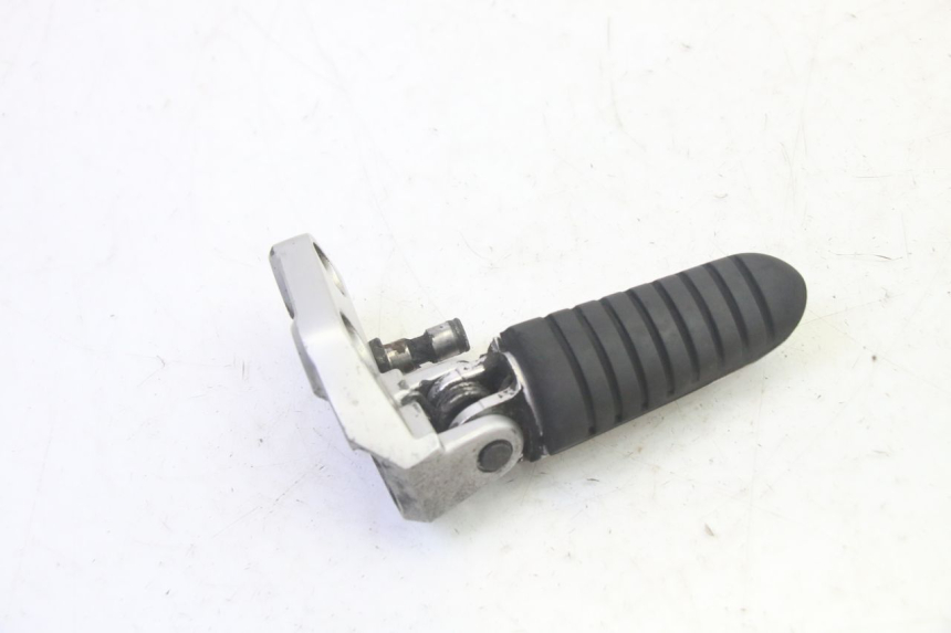 photo de CALE PIED AVANT GAUCHE SUZUKI DL V STROM 1000 (2002 - 2007) - Autre angle de vue