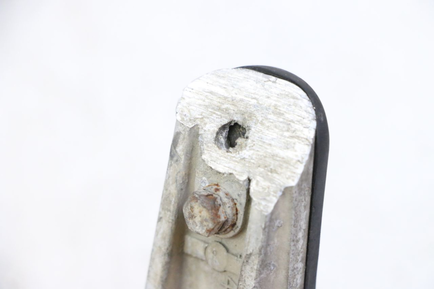 photo de CALE PIED AVANT GAUCHE YAMAHA FJR ABS 1300 (2006 - 2012)