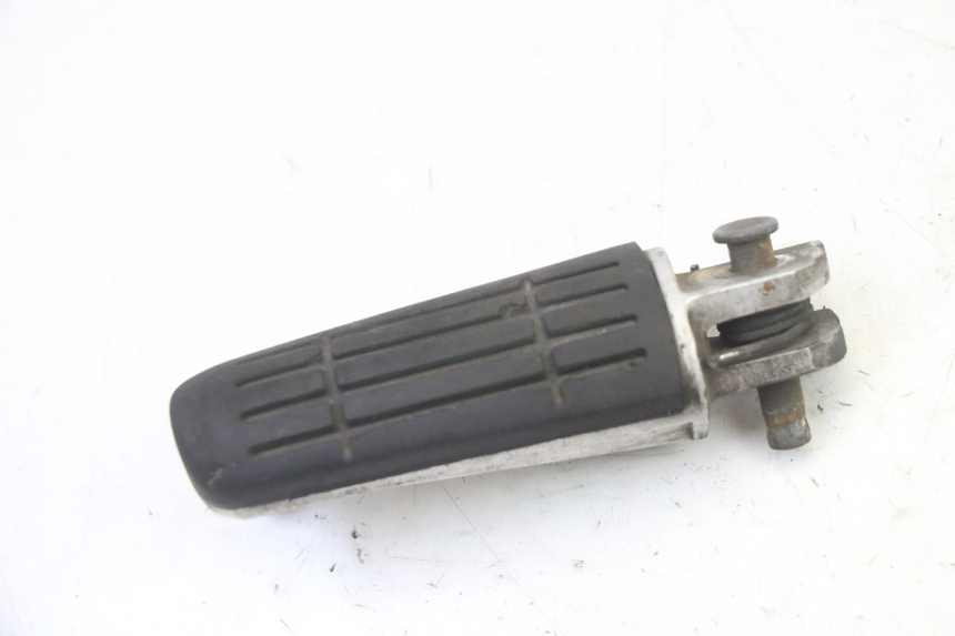 photo de CALE PIED AVANT GAUCHE YAMAHA FZ6 FAZER S2 600 (2007 - 2011)