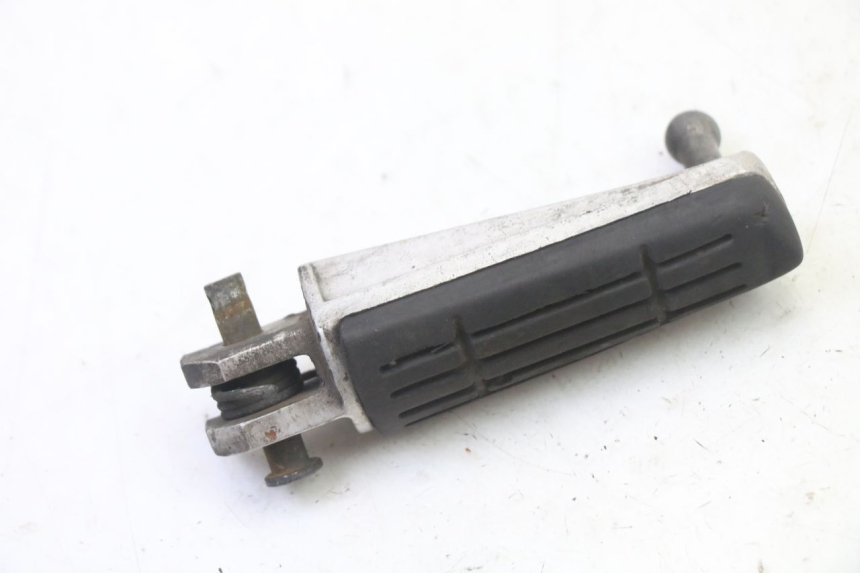photo de CALE PIED AVANT GAUCHE YAMAHA FZ6 FAZER S2 600 (2007 - 2011)