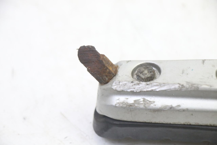 photo de CALE PIED AVANT GAUCHE BMW G310 R 310 (2016 - 2020)