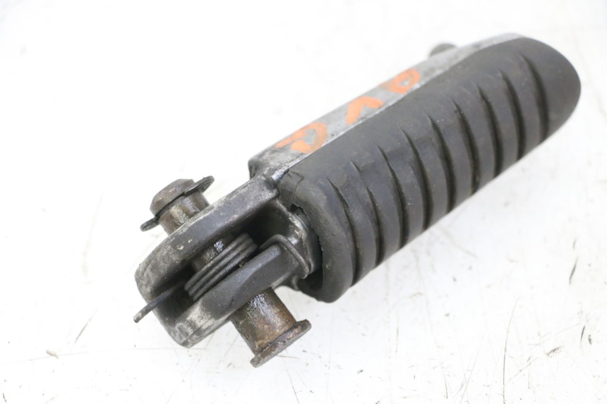 photo de REPOSE-PIED AVANT GAUCHE KAWASAKI ZR7 ZR-7 S 750 (1999 - 2004)