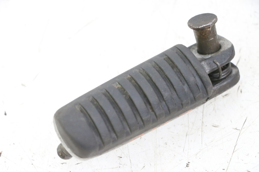 photo de REPOSE-PIED AVANT GAUCHE KAWASAKI ZR7 ZR-7 S 750 (1999 - 2004)