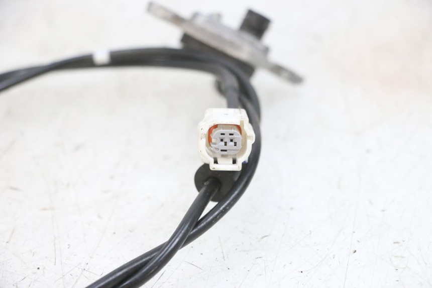 photo de CAPTEUR ABS ARRIERE YAMAHA TRICITY 300 (2020 - 2024) - Gros plan technique