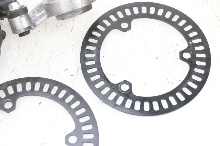 photo de CAPTEUR ABS AVANT YAMAHA TRICITY 300 (2020 - 2024) - Points de fixation