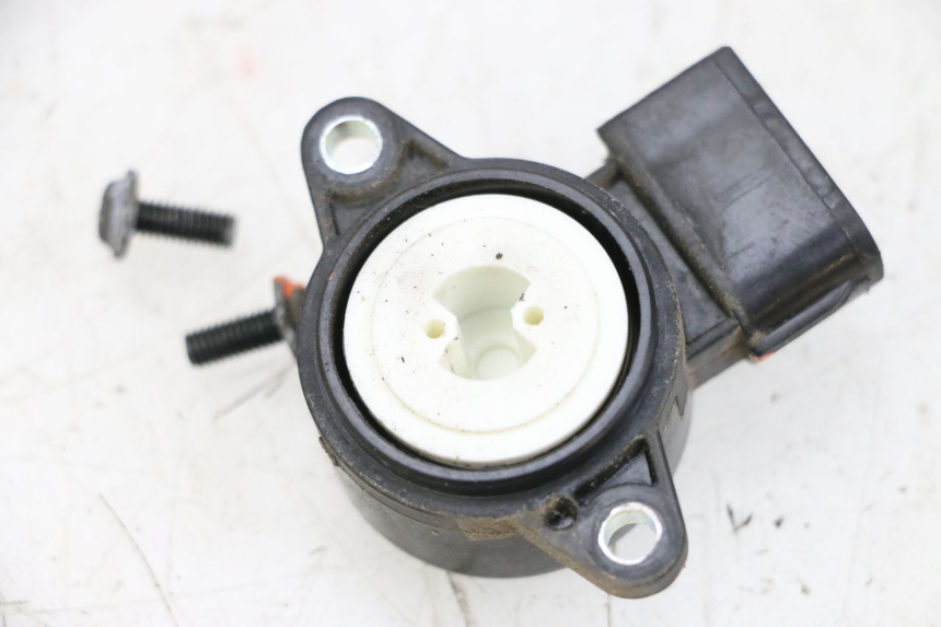 photo de CAPTEUR TPS YAMAHA X-MAX XMAX 125 (2010 - 2013) - Gros plan technique