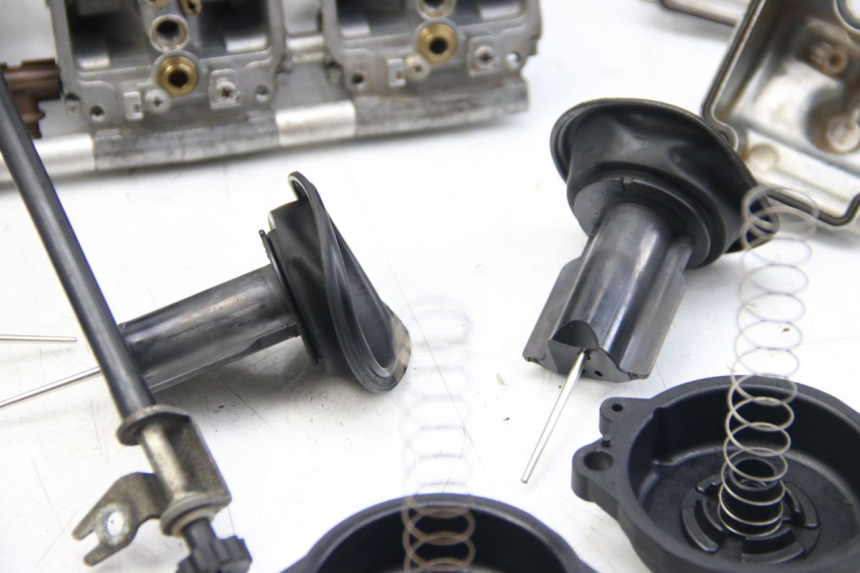 photo de CARBURATEUR YAMAHA FZS FAZER 600 (2001 - 2003)