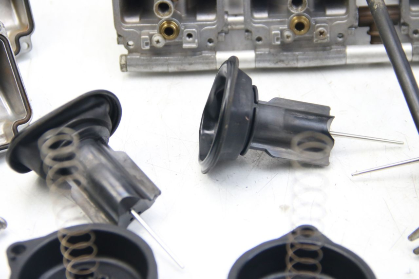 photo de CARBURATEUR YAMAHA FZS FAZER 600 (2001 - 2003)