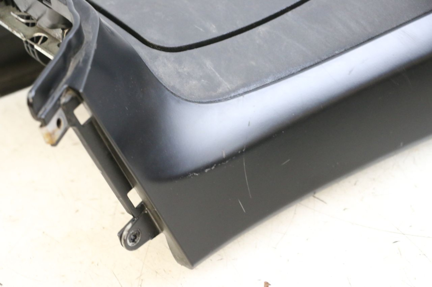 photo de CARENAGE RESERVOIR PIAGGIO MP3 HPE 350 (2018 - 2020) - Inspection visuelle