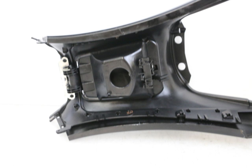 photo de CARENAGE RESERVOIR PIAGGIO MP3 HPE 350 (2018 - 2020) - Marquages et références