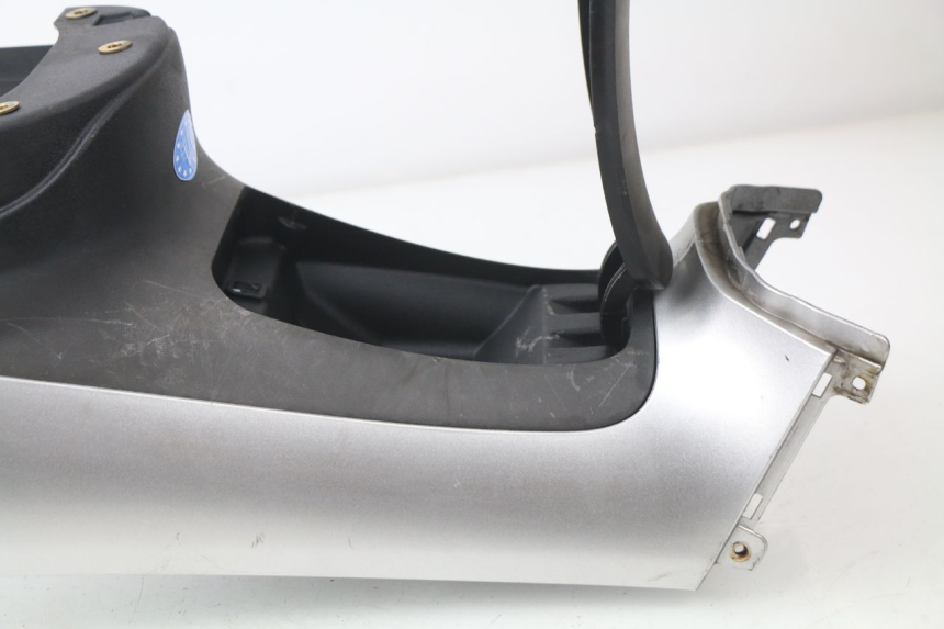 photo de CARENAGE RESERVOIR PIAGGIO MP3 LT 400 (2007 - 2012)