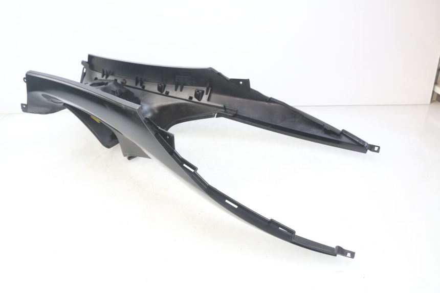 photo de CARENAGE RESERVOIR PIAGGIO MP3 500 (2014 - 2016)