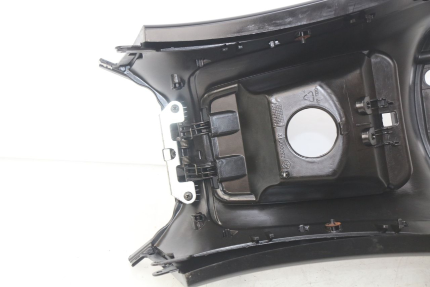 photo de CARENAGE RESERVOIR PIAGGIO MP3 500 (2014 - 2016)