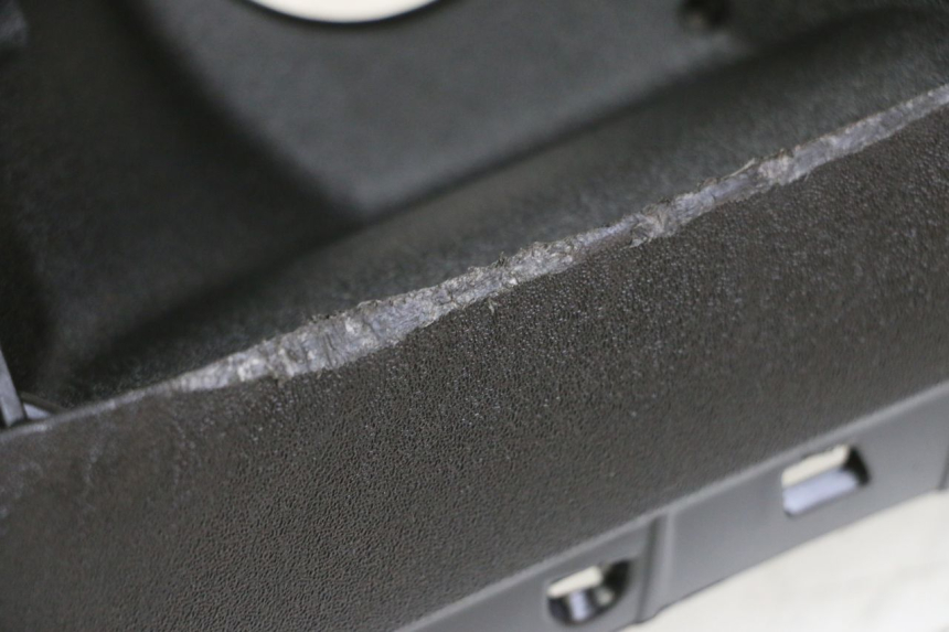 photo de CARENAGE RESERVOIR PIAGGIO MP3 500 (2014 - 2016)