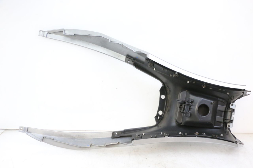 photo de CARENAGE RESERVOIR PIAGGIO MP3 500 (2014 - 2016)