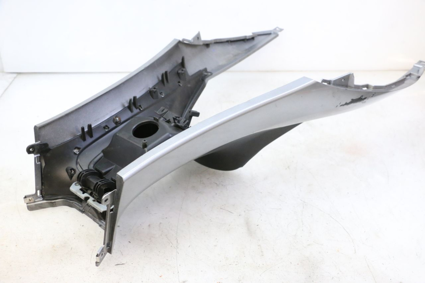 photo de CARENAGE RESERVOIR PIAGGIO MP3 500 (2014 - 2016)