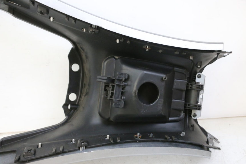 photo de CARENAGE RESERVOIR PIAGGIO MP3 500 (2014 - 2016)