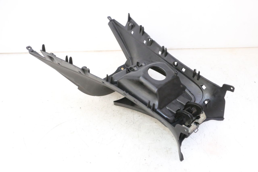 photo de CARENAGE RESERVOIR PIAGGIO MP3 125 (2006 - 2014)