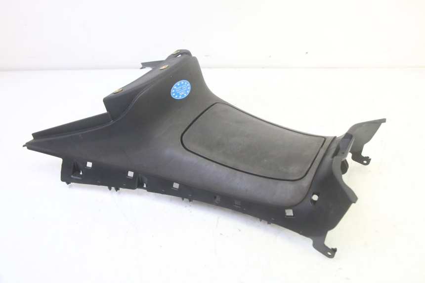 photo de CARENAGE RESERVOIR PIAGGIO MP3 125 (2006 - 2014)
